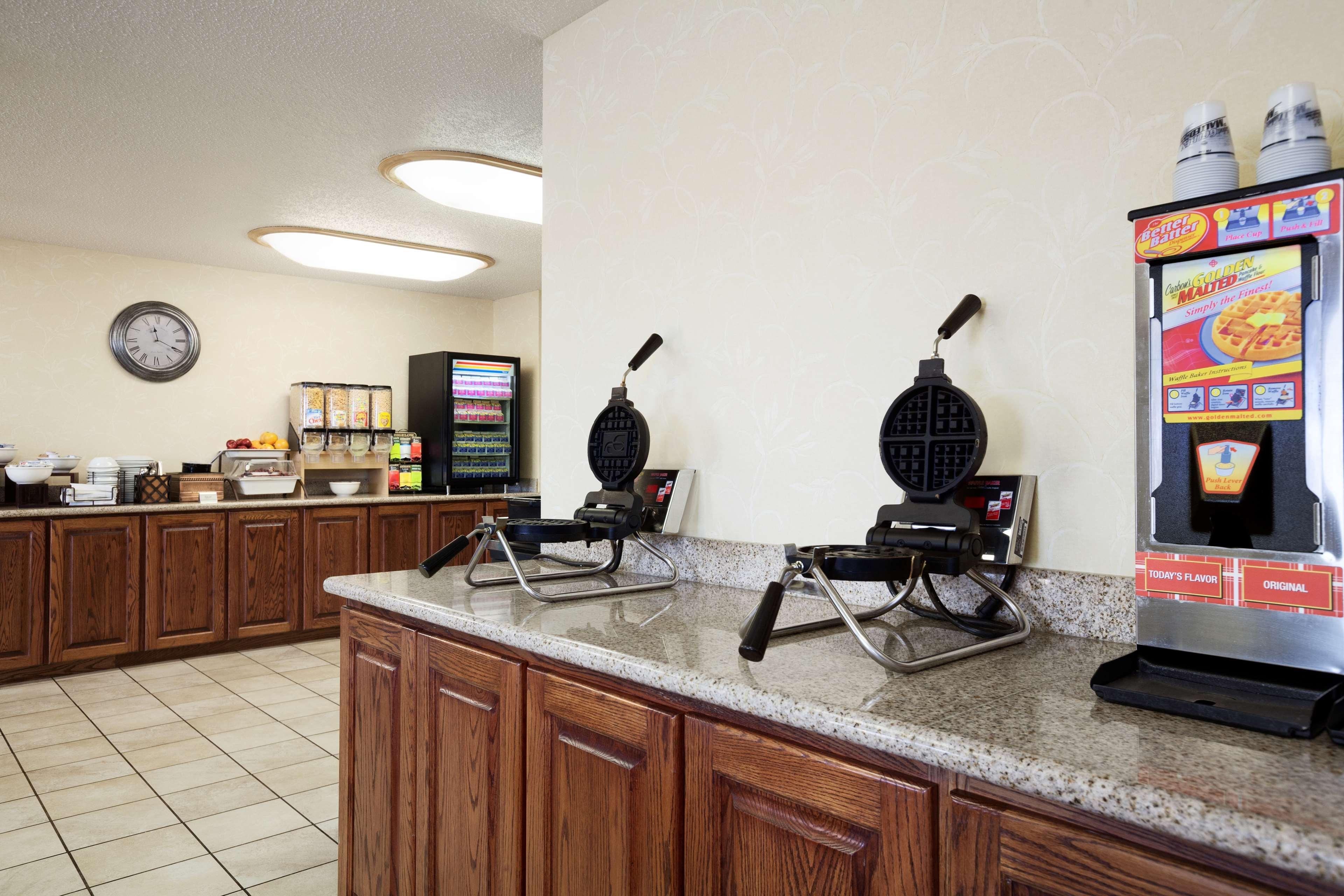 Country Inn & Suites By Radisson Bismarck Waterpark Εξωτερικό φωτογραφία