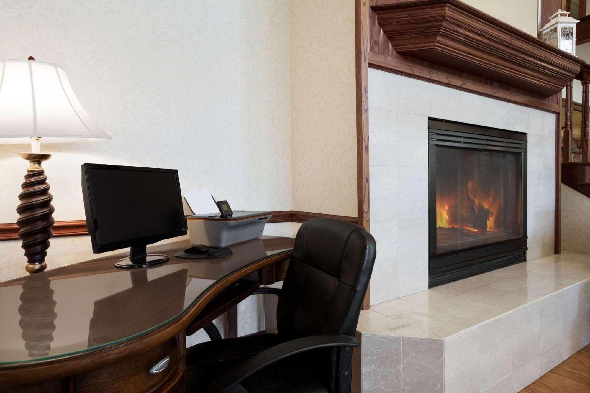 Country Inn & Suites By Radisson Bismarck Waterpark Εξωτερικό φωτογραφία