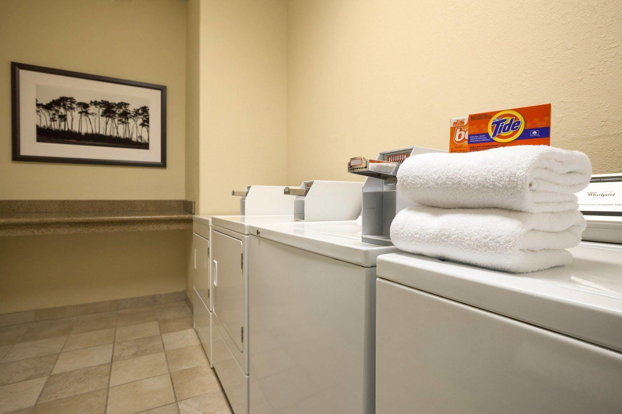 Country Inn & Suites By Radisson Bismarck Waterpark Εξωτερικό φωτογραφία