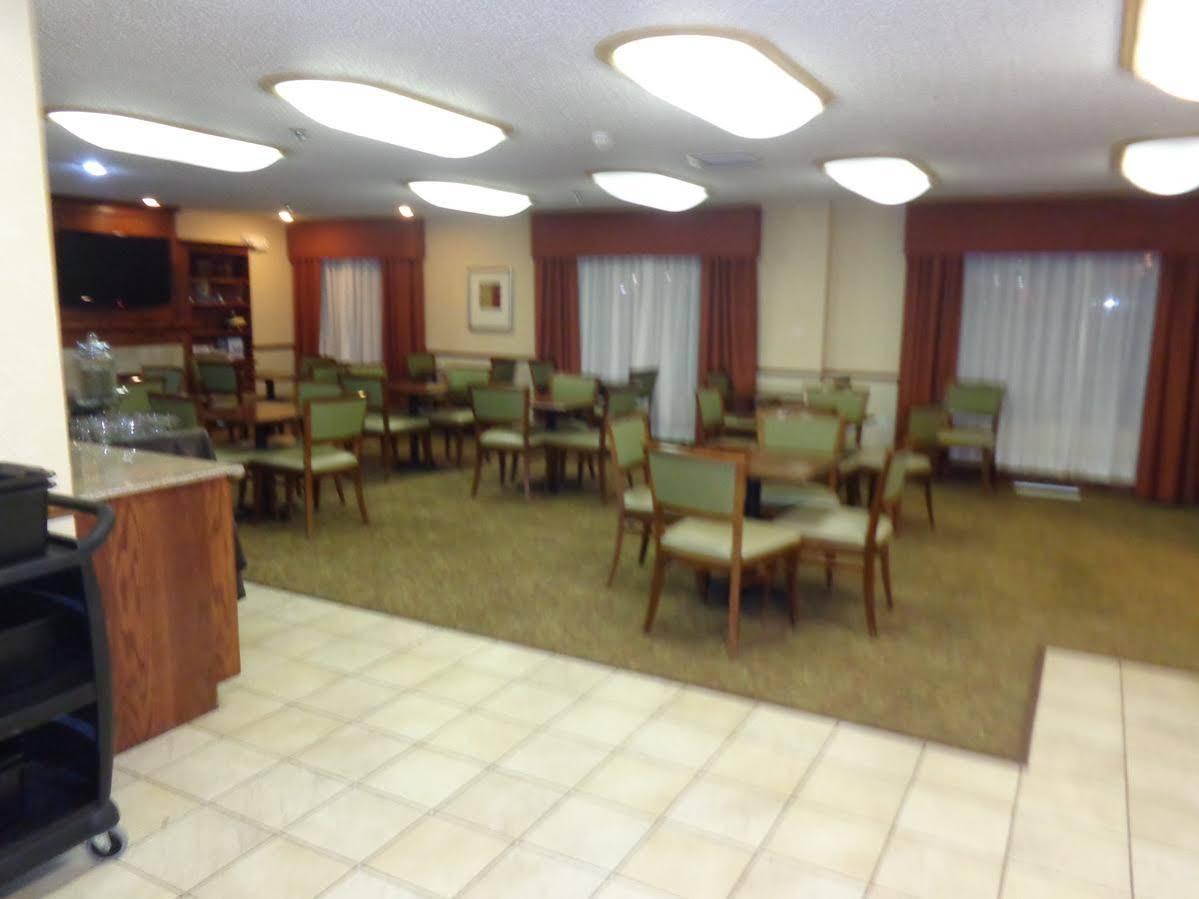 Country Inn & Suites By Radisson Bismarck Waterpark Εξωτερικό φωτογραφία