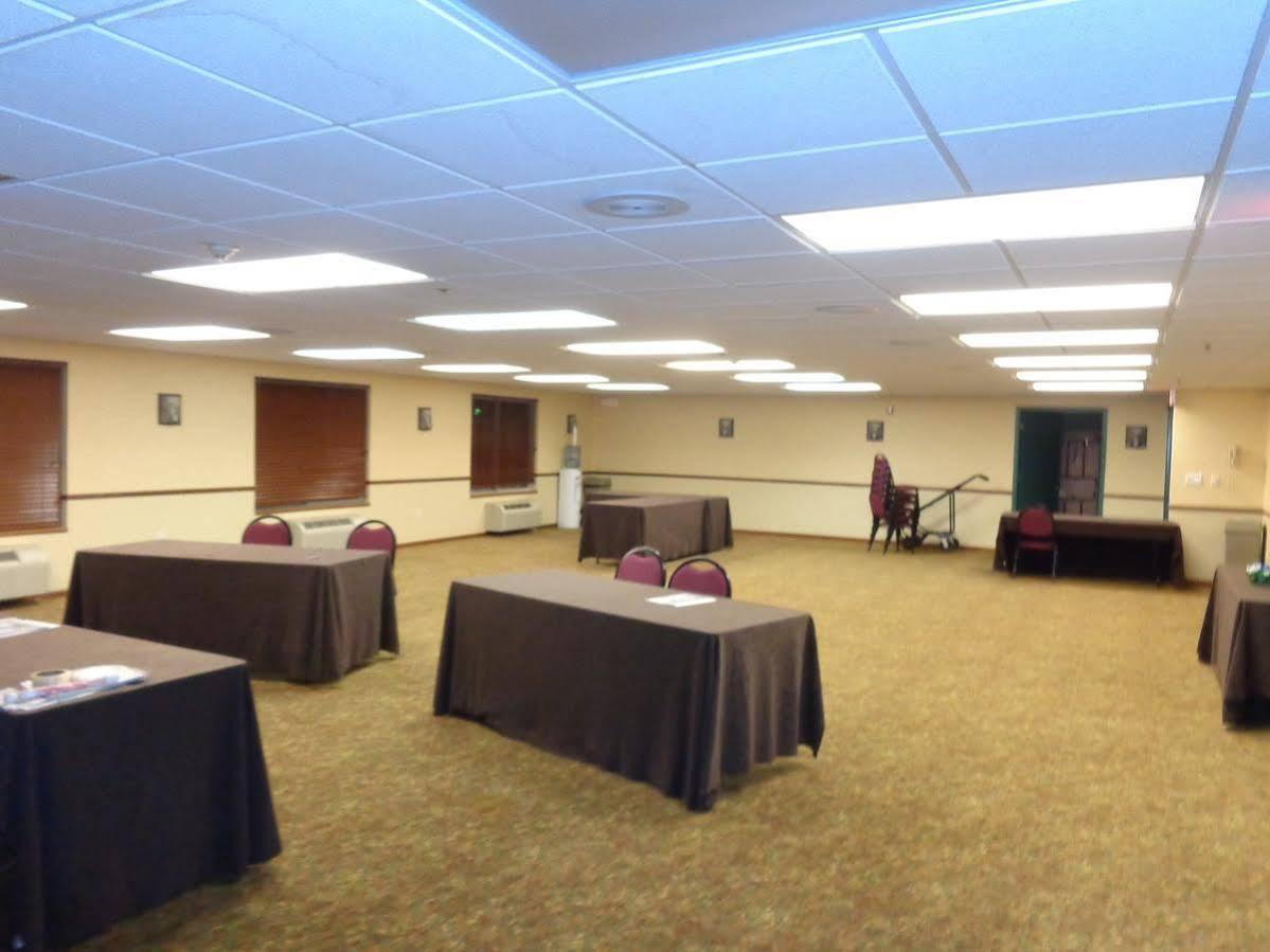 Country Inn & Suites By Radisson Bismarck Waterpark Εξωτερικό φωτογραφία